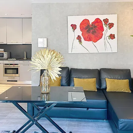 Hoche Apartment *